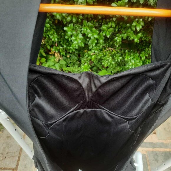 Ruched bodycon short sleeve black midi dress - Picture 5 of 7